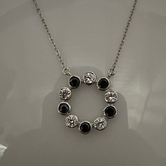 New! Elegant Black and Silver Circle Necklace with Crystals - Picture 3 of 6